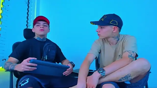 Snapshot of HOT_boy2025 chatting on 13, 11, 2025 HOT boy2025 online show from 13, 11, 2025