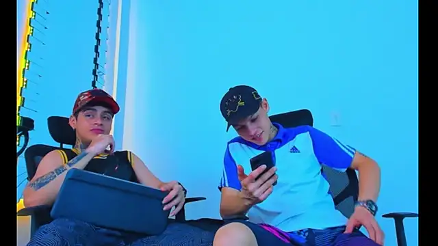 Snapshot of HOT_boy2025 chatting on 30, 11, 2025 HOT boy2025 online show from 30, 11, 2025