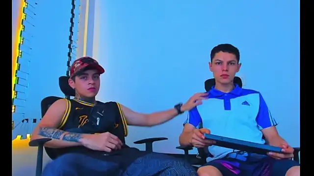 Snapshot of HOT_boy2025 chatting on 30, 11, 2025 HOT boy2025 online show from 30, 11, 2025