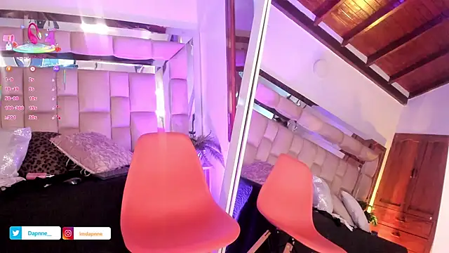 Dapnne  online show from 30, 9, 2025