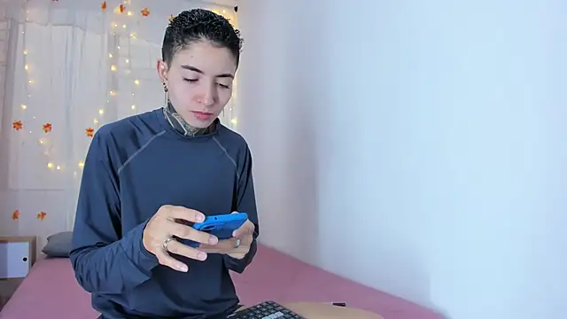 Tinny and Candy online show from 6, 11, 2025