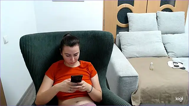 VioletaFlower7 online show from 2, 12, 2025