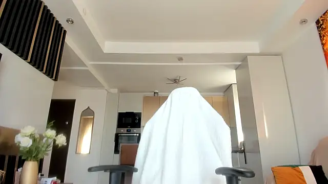 Alessa Burns online show from 5, 3, 2025