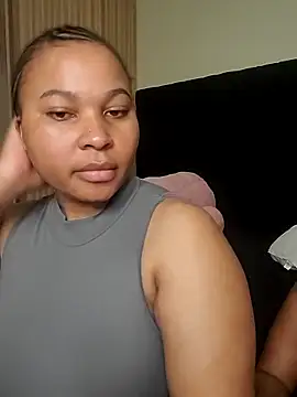Snapshot of R-thequeen chatting on 19, 6, 2026 R-thequeen online show from 19, 6, 2026
