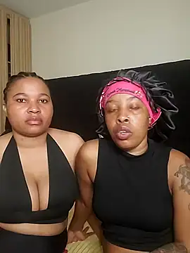 Snapshot of R-thequeen chatting on 9, 7, 2026 R-thequeen online show from 9, 7, 2026
