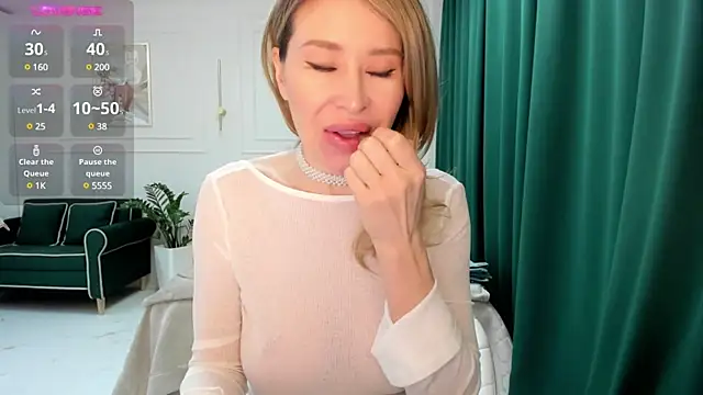 Jolie Ozolla online show from 12, 2, 2025