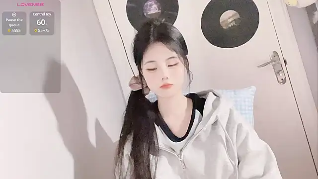 Qedgjwyz1 online show from 10, 2, 2025