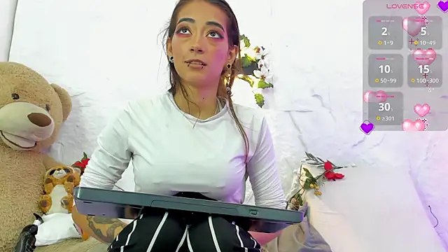 zorravioletta1 online show from 7, 12, 2024