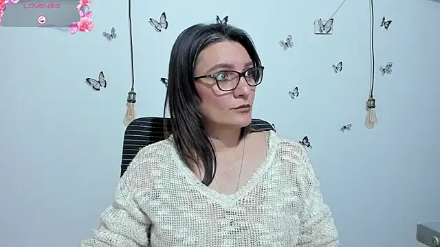 Amie Adams82  online show from 2, 12, 2025