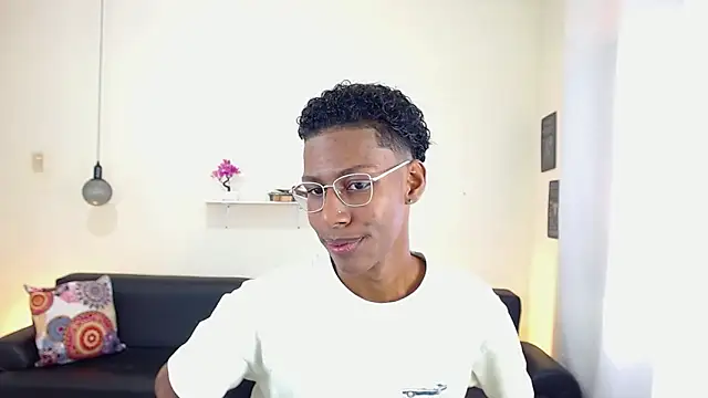 maiki18  online show from 15, 2, 2025