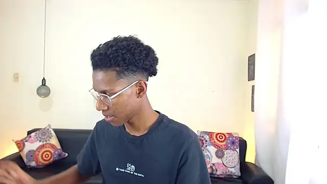 maiki18  online show from 27, 2, 2025