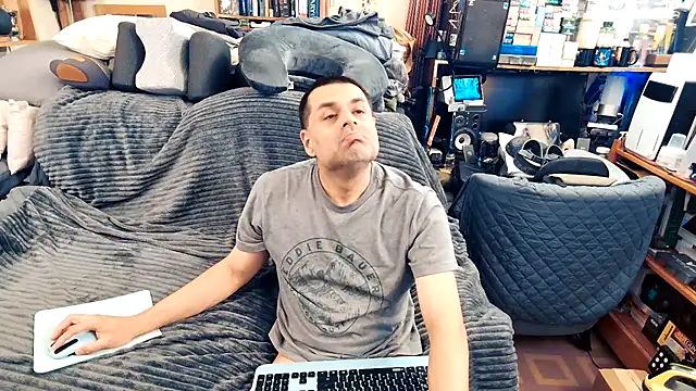 Snapshot of ClampMaster chatting on 24, 9, 2025 ClampMaster online show from 24, 9, 2025