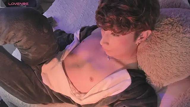 Snapshot of AdamDayt chatting on 7, 2, 2025 AdamDayt online show from 7, 2, 2025