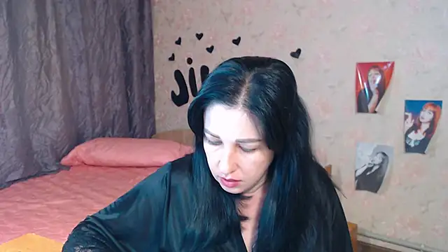 Snapshot of JillStevens chatting on 6, 11, 2025 JillStevens online show from 6, 11, 2025