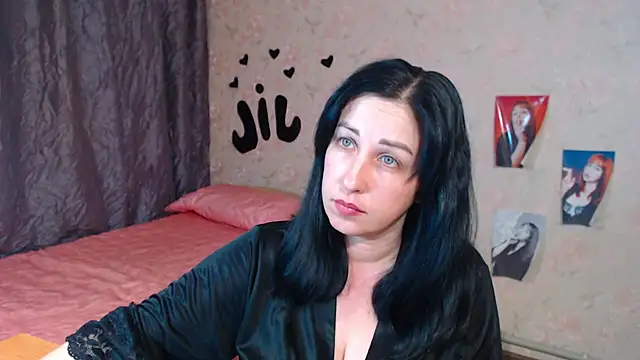 Snapshot of JillStevens chatting on 8, 11, 2025 JillStevens online show from 8, 11, 2025