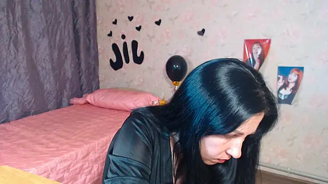 Snapshot of JillStevens chatting on 10, 11, 2025 JillStevens online show from 10, 11, 2025