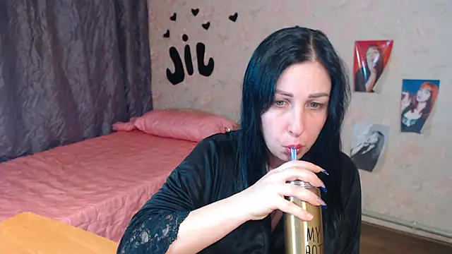 Snapshot of JillStevens chatting on 12, 11, 2025 JillStevens online show from 12, 11, 2025