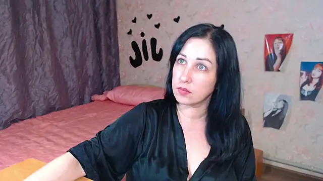 Snapshot of JillStevens chatting on 18, 11, 2025 JillStevens online show from 18, 11, 2025