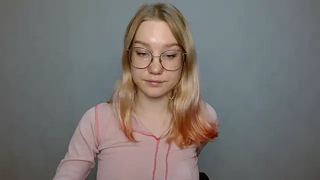 Snapshot of cindi_hot chatting on 12, 1, 2025 cindi hot online show from 12, 1, 2025