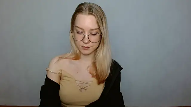 Snapshot of cindi_hot chatting on 9, 2, 2025 cindi hot online show from 9, 2, 2025