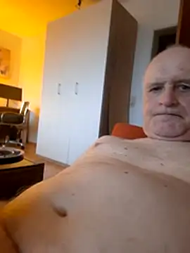 Milkasahne64 online show from 6, 2, 2026