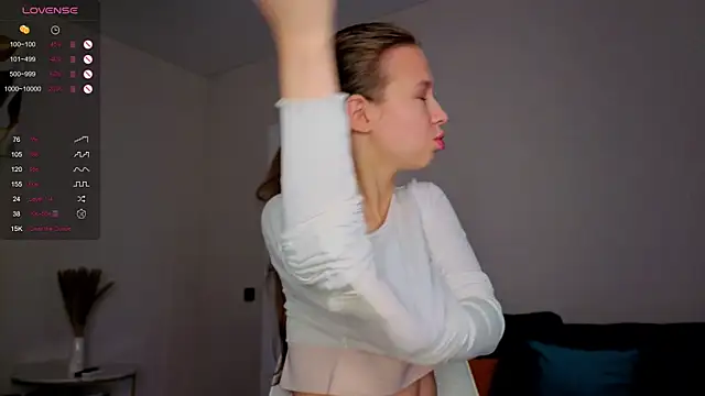 Snapshot of Dream_emma chatting on 10, 9, 2025 Dream emma online show from 10, 9, 2025