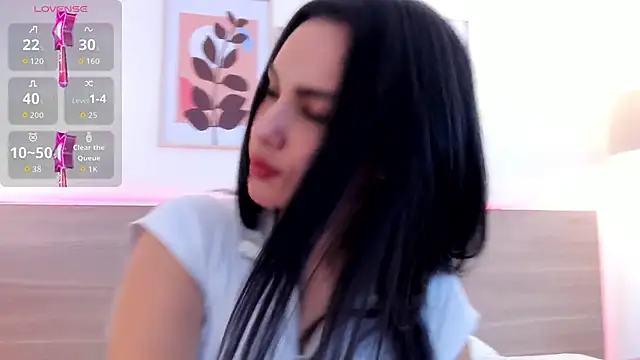 Snapshot of kareena_basu chatting on 1, 12, 2025 kareena basu online show from 1, 12, 2025