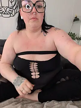 -BonnieBlack- online show from 9, 4, 2026