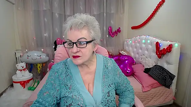 KayleSmoll online show from 2, 2, 2025