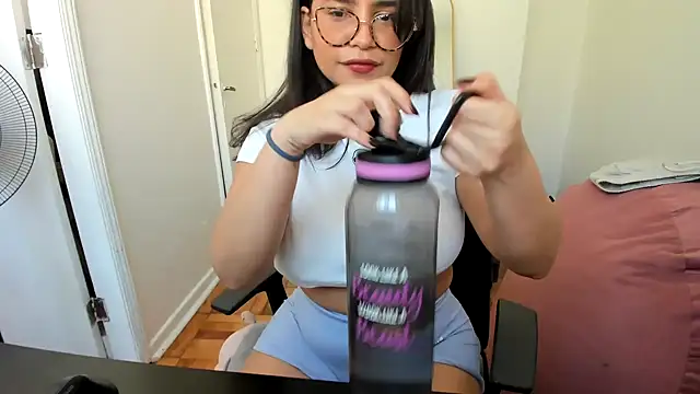 cinnamon rosa online show from 5, 2, 2025