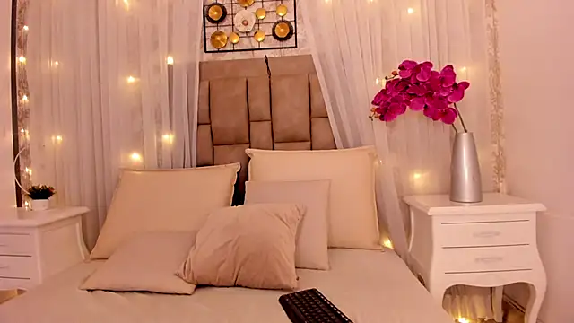 Snapshot of MarianaSanz chatting on 12, 12, 2024 MarianaSanz online show from 12, 12, 2024