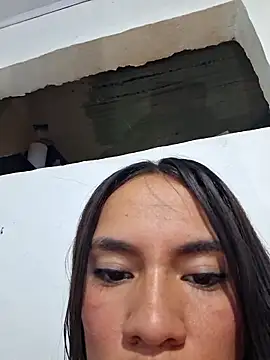 Snapshot of Kloemoretti chatting on 10, 3, 2025 Kloemoretti online show from 10, 3, 2025