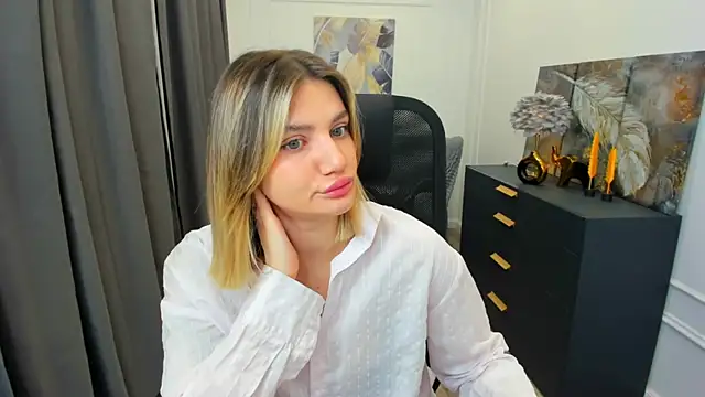 SelenaeMoore online show from 29, 3, 2026