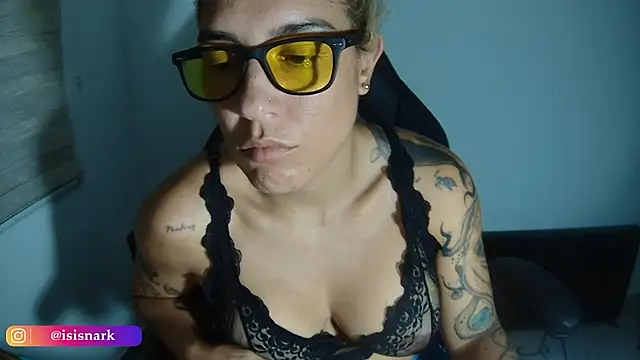 Snapshot of Isis69_ chatting on 8, 11, 2025 Isis69 online show from 8, 11, 2025