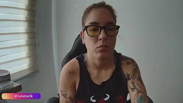 Snapshot of Isis69_ chatting on 3, 12, 2025 Isis69 online show from 3, 12, 2025