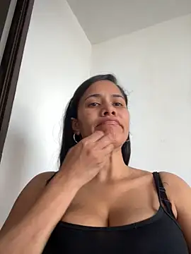 ambarsmith02 online show from 2, 11, 2025