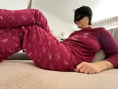 Marilou1983 online show from 26, 2, 2025