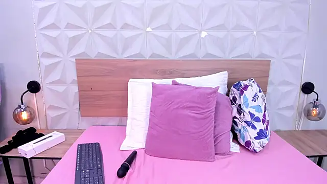 Stacey white  online show from 27, 3, 2026