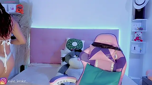 Kylie brokee online show from 4, 3, 2026