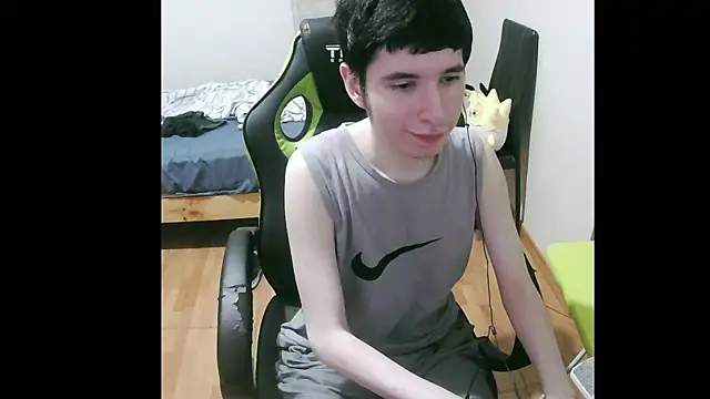 Snapshot of Twink_martinboy chatting on 8, 1, 2025 Twink martinboy online show from 8, 1, 2025