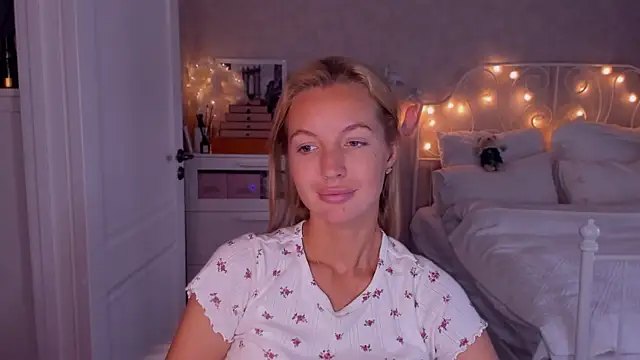 Snapshot of aestetick chatting on 5, 10, 2025 aestetick online show from 5, 10, 2025