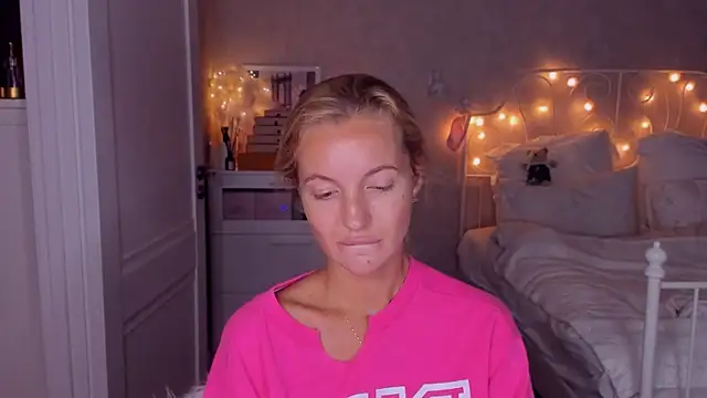 Snapshot of aestetick chatting on 6, 10, 2025 aestetick online show from 6, 10, 2025