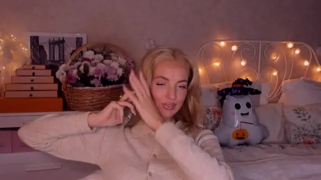 Snapshot of aestetick chatting on 18, 10, 2025 aestetick online show from 18, 10, 2025