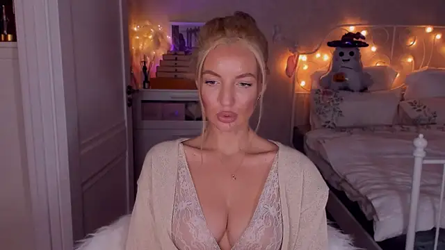 Snapshot of aestetick chatting on 21, 10, 2025 aestetick online show from 21, 10, 2025