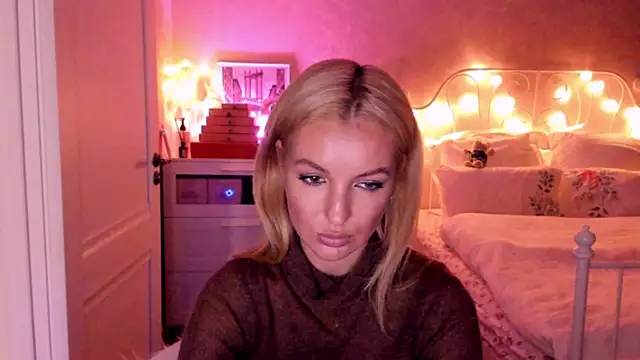 Snapshot of aestetick chatting on 6, 11, 2025 aestetick online show from 6, 11, 2025