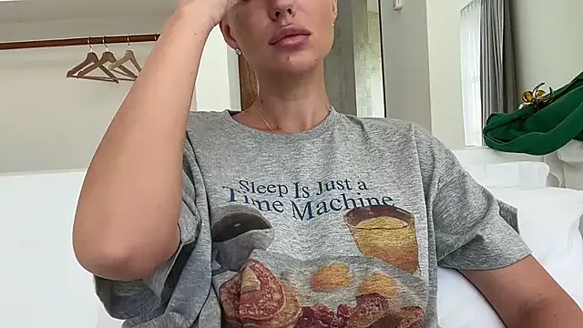 Snapshot of aestetick chatting on 26, 11, 2025 aestetick online show from 26, 11, 2025