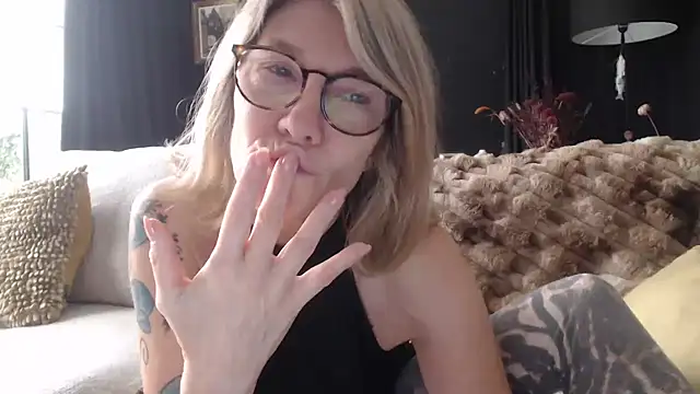 godinflower online show from 28, 10, 2025