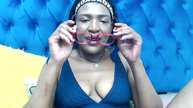 Snapshot of SpicyQueenxxxx chatting on 20, 3, 2026 SpicyQueenxxxx online show from 20, 3, 2026