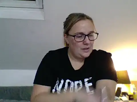 Snapshot of scrummymummy2 chatting on 30, 12, 2024 scrummymummy2 online show from 30, 12, 2024