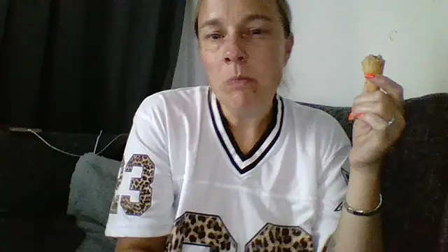 Snapshot of scrummymummy2 chatting on 13, 7, 2026 scrummymummy2 online show from 13, 7, 2026
